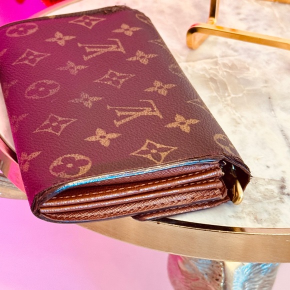 Louis Vuitton Monogram Brown Clutch - Picture 8 of 16